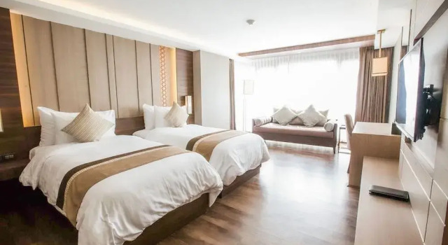 Wealth Lodge Asoke by Favstay