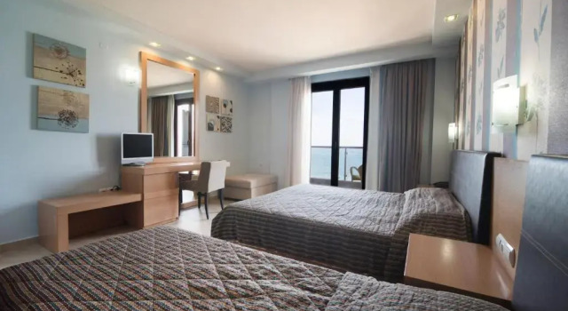 Четырёхместный номер Standard с видом на улицу Mistral Hotel