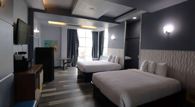 Days Inn and Suites-Hotel of the Arts, Book Hotel Hoteller i Milwaukee med morgenmad, nær Milwaukee Area Technical College, Morgenmad