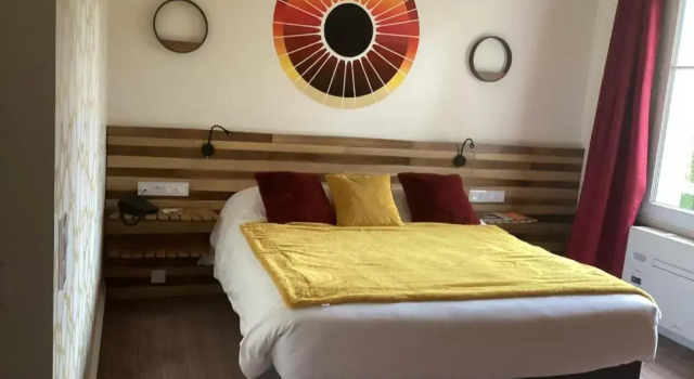 O podwyższonym standardzie dwuosobowy pokój Hôtel L'Yeuse