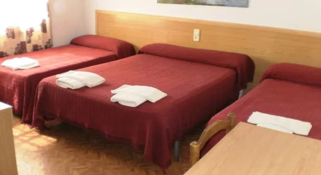 Hostal Montecarlo, Забронировать Отель Альканар Дельта Эбро, рядом с Platja de la Martinenca