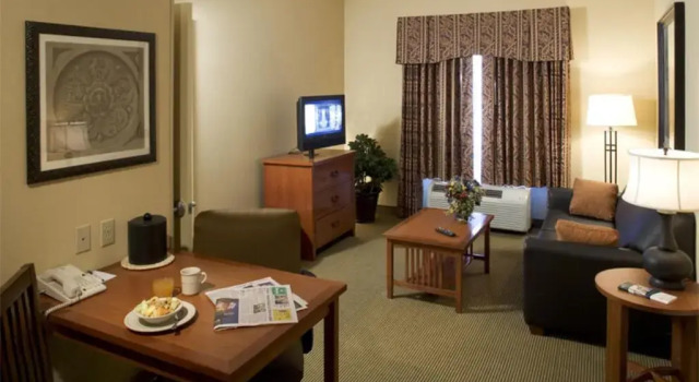 Трёхместный люкс с 2 комнатами Homewood Suites by Hilton Agoura Hills