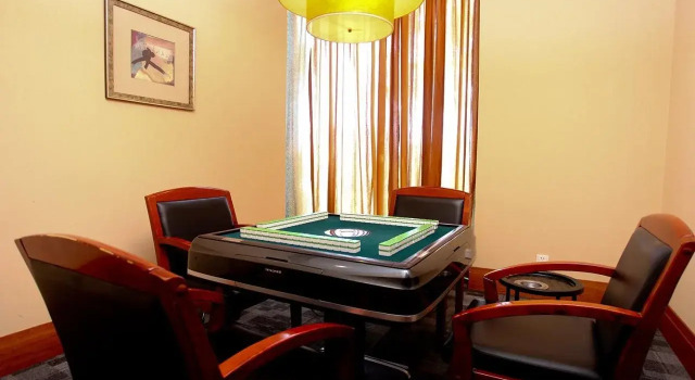 Howard Johnson Plaza Lingang Shanghai, Забронировать Отель Отели Шанхая 4 звезды, 4*