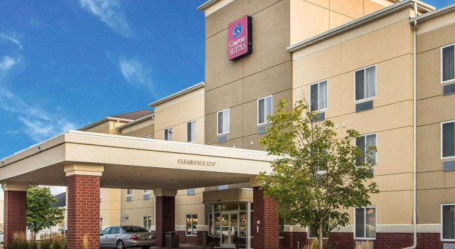 Кровать в общем номере Comfort Suites Coralville I-80