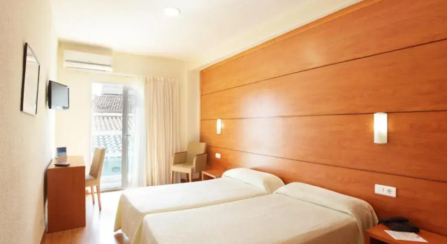 Одноместный номер Standard с балконом Limehome Benidorm Calle Mayor