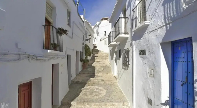 R1320 - las Fuentes, Забронировать Отель Бизнес-отели Нерха, рядом с Церковь Эль-Сальвадор, 4* 5*