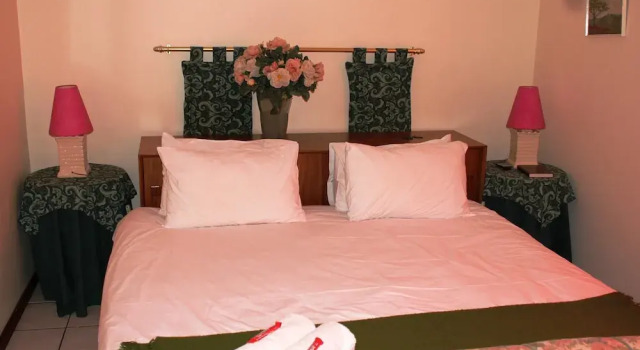 8 Wee Hoose Self catering, Забронировать Отель Лангебан провинция Западный Кейп, рядом с Гольф-клуб Langebaan