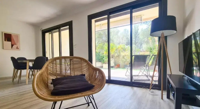 Jardin Privé ds le Centre de Cassis - Parking - Plage à 500m, Забронировать Апартаменты/квартира Апартаменты Calanques National Park, Апартаменты/квартира