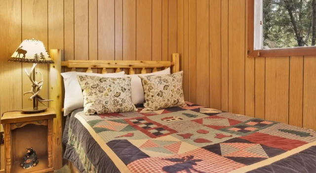 2140-shepherds Cabin 2 Bedroom Home by Redawning, Prenota Hotel Hotel a Moonridge con parcheggio, Parcheggio