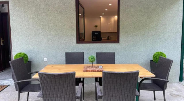 Holiday Home Oaza Mira, Забронировать Отель Отели Високо с парковкой, Парковка
