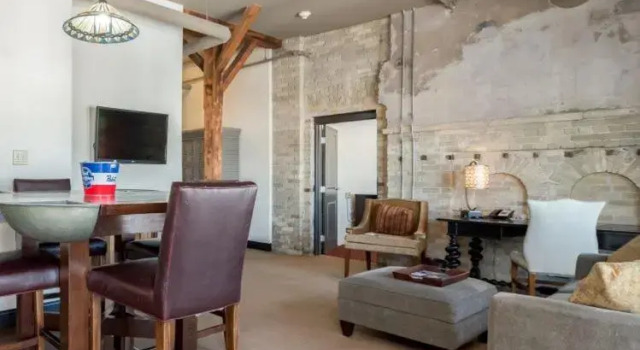 Люкс Brewhouse Inn and Suites