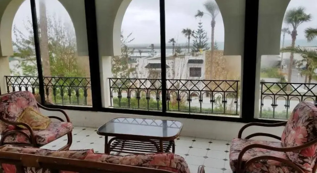 Villa Dyr, Rezerwuj Willa Hotele w Tanger-Tetouan z parkingiem, Parking