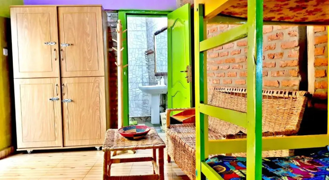 Кровать в общем номере (женский номер) Yambi Guesthouse