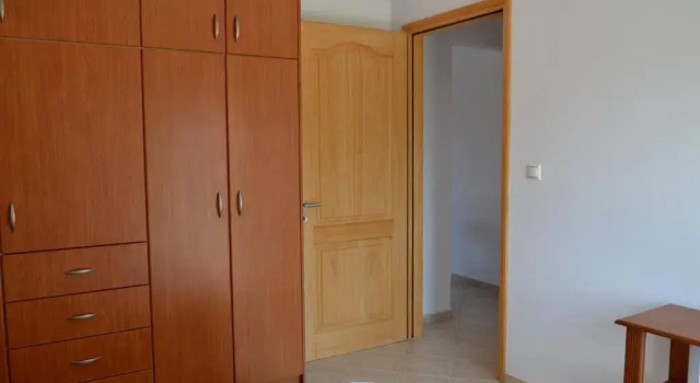 Spacious 1 bedroom apartment 2 km to Pessada beach, Забронировать Апартаменты/квартира Отели Песада с парковкой, Парковка