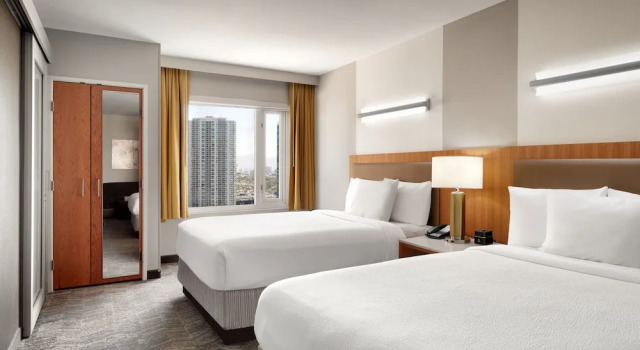 Четырёхместный люкс SpringHill Suites by Marriott Las Vegas Convention Center