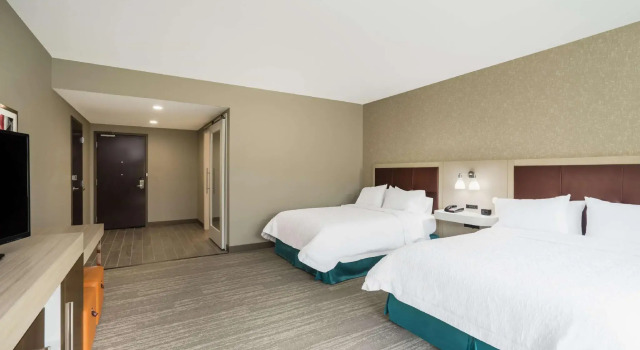 Четырёхместный номер Standard Hampton Inn Newport