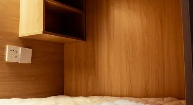 Кровать в общем номере (женский номер) Mangshi Lilian Youth Hostel