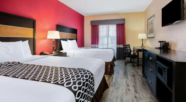 Четырёхместный номер Standard La Quinta by Wyndham Dallas Mesquite