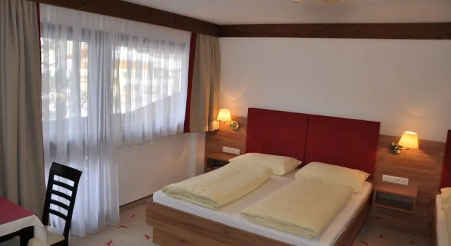 Трёхместный номер Standard Hotel Moawirt