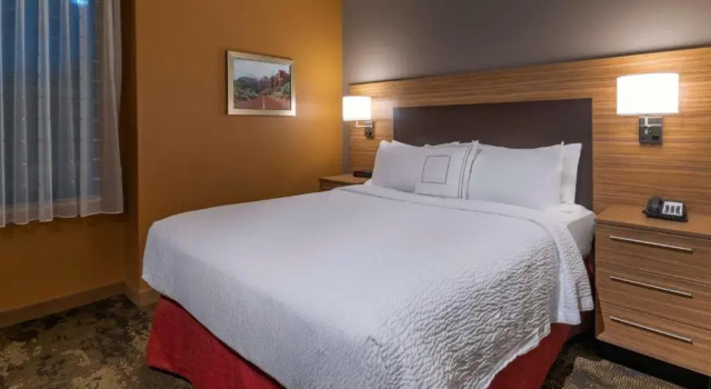 Люкс с 2 комнатами TownePlace by Marriott Suites Gallup