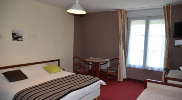 Студия с видом на улицу Hotel Restaurant d'Orfeuil