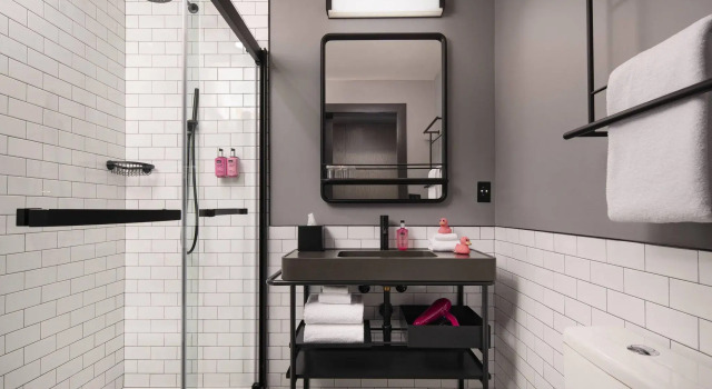 Двухместный номер Standard с балконом Moxy Nashville Vanderbilt Area