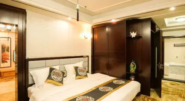 Люкс Business Huixiu Zhongyue Hotel (Qingdao Airport North Bus Station Metro Station)