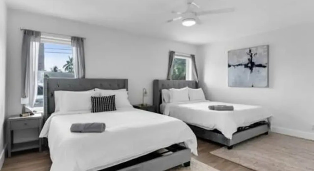 Коттедж 617 NW 30 CT Pool Patio 5Bd 3bath Fire Pit Parking for 3
