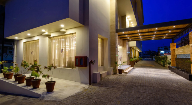Regenta Central Jaipur, Забронировать Отель Отели штата Раджастхана с парковкой, Парковка