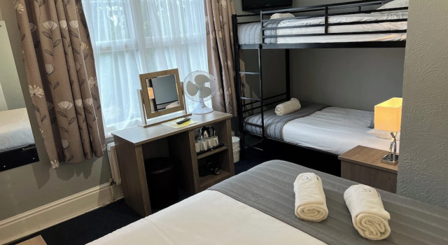 Четырёхместный семейный номер Standard The Corner House Hotel