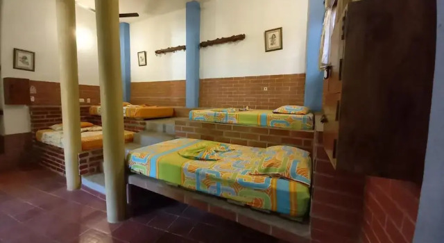 Кровать в общем номере (женский номер) Hostal La Casa de Felipe