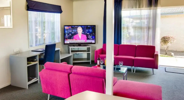 Апартаменты с 3 комнатами ASURE Colonial Lodge Motel