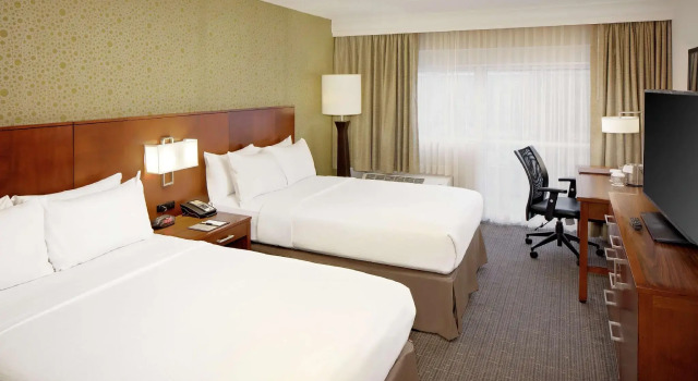 Четырёхместный номер Standard DoubleTree by Hilton Hotel South Bend