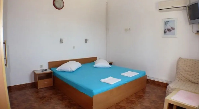 Hotel Hilde Yellow House, Забронировать Отель Отели Медулин с бассейном, Бассейн