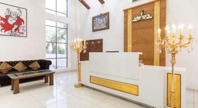 Oyo 40909 Shiv Palace, Забронировать Отель Отели штата Махараштры 3 звезды, 3*