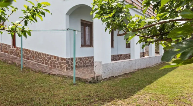Warm Holiday Home in Falerna Marina With Terrace, Varaa Hotelli Falerna Calabria