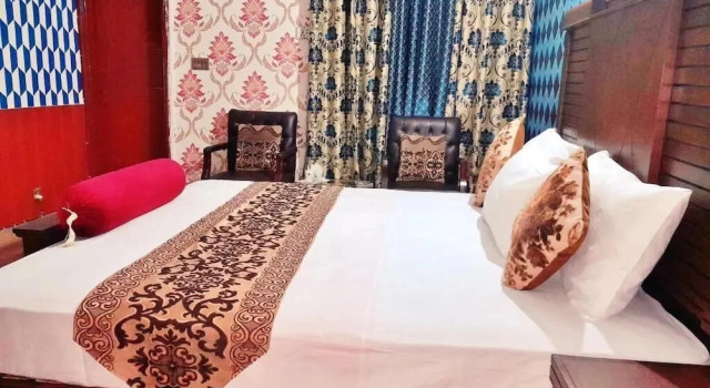 Deluxe Zimmer Hotel Rose One Lahore