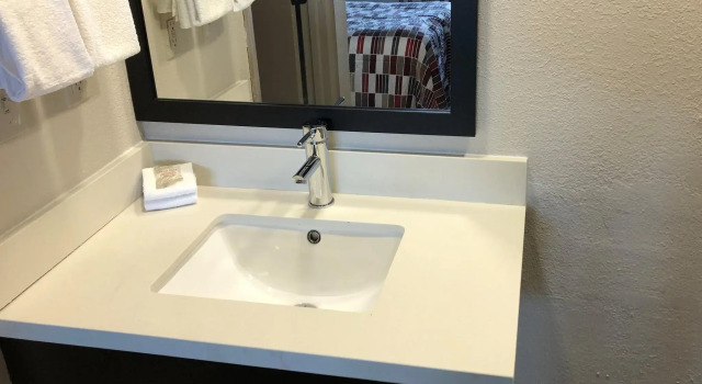 Четырёхместный номер Deluxe Red Roof Inn Greenville, NC
