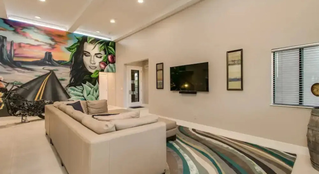 Студия Luxe 4 Bdrm W/pool and Spa on Golf Course Lot!