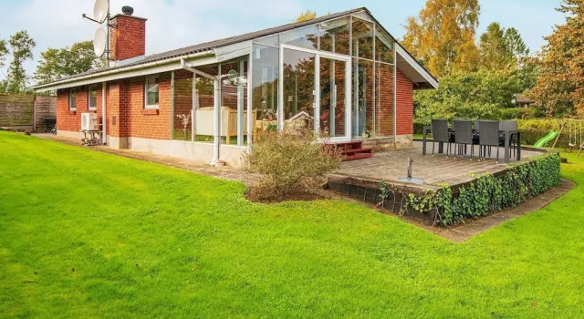 Коттедж 6 person holiday home in Hejls