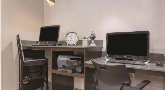 La Quinta Inn & Suites by Wyndham Tumwater - Olympia, Foglalás Szálloda Olympia Washington