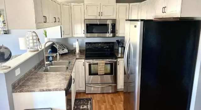 Top Floor Riverfront Condo with Stellar Sunsets!, Rezervovat Hotel Fort McMurray Northern Alberta