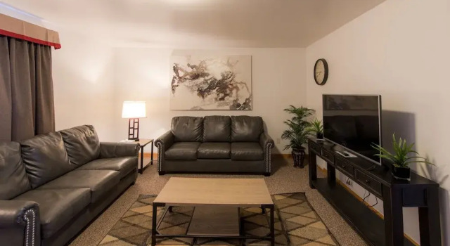 Двухместный люкс с 2 комнатами Draft Horse Inn and Suites