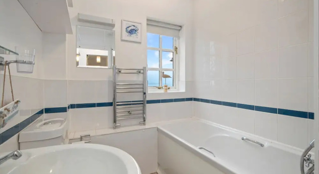 Апартаменты 5 Sunny Cove - Direct Beach Access Sea Views