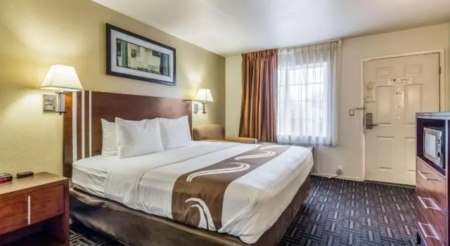 Номер Standard Quality Inn Fresno Near University