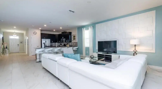 Rates Reduced Limited Time - 9 BED Champion Gates Resort - Great 20 People - 7 Miles To Disney, Book Ferieresort Hoteller i Four Corners med pool, Swimmingpool