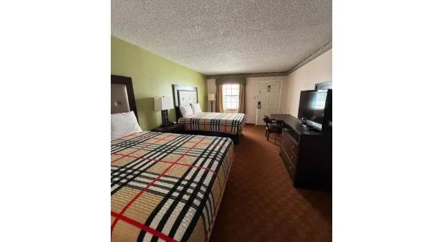 Четырёхместный номер Standard Victorian Inn By OYO Whitesboro US Hwy 82
