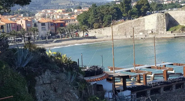 Апартаменты COLLIOURE tres bel appart a 150 metres des plages avec jardin prive et parking dans residence securisee