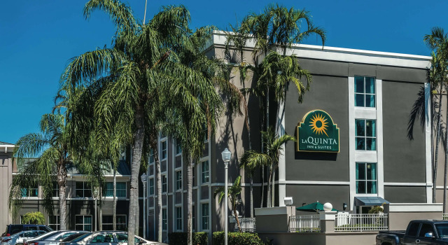 La Quinta Inn & Suites by Wyndham Plantation at SW 6th St