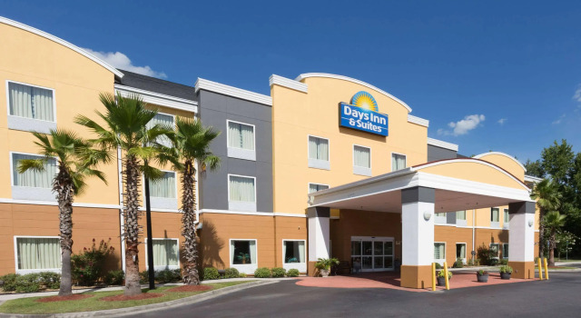 Days Inn & Suites by Wyndham Savannah North I-95, Забронировать Отель Порт-Уэнтворт Джорджия